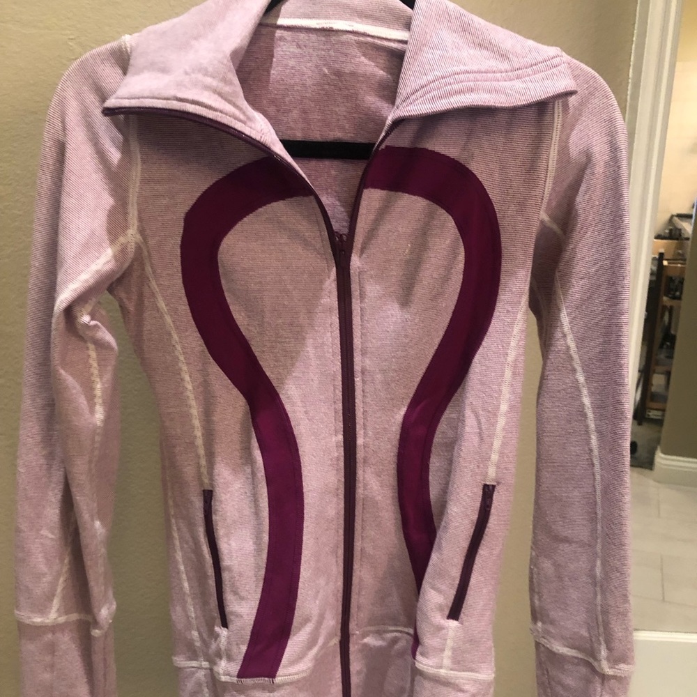Lululemon jacket:size 4, zip up form fitting jacket